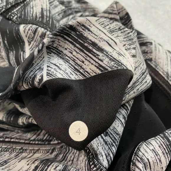 Lululemon Mesh Leggings Size 4 - Picture 6 of 6